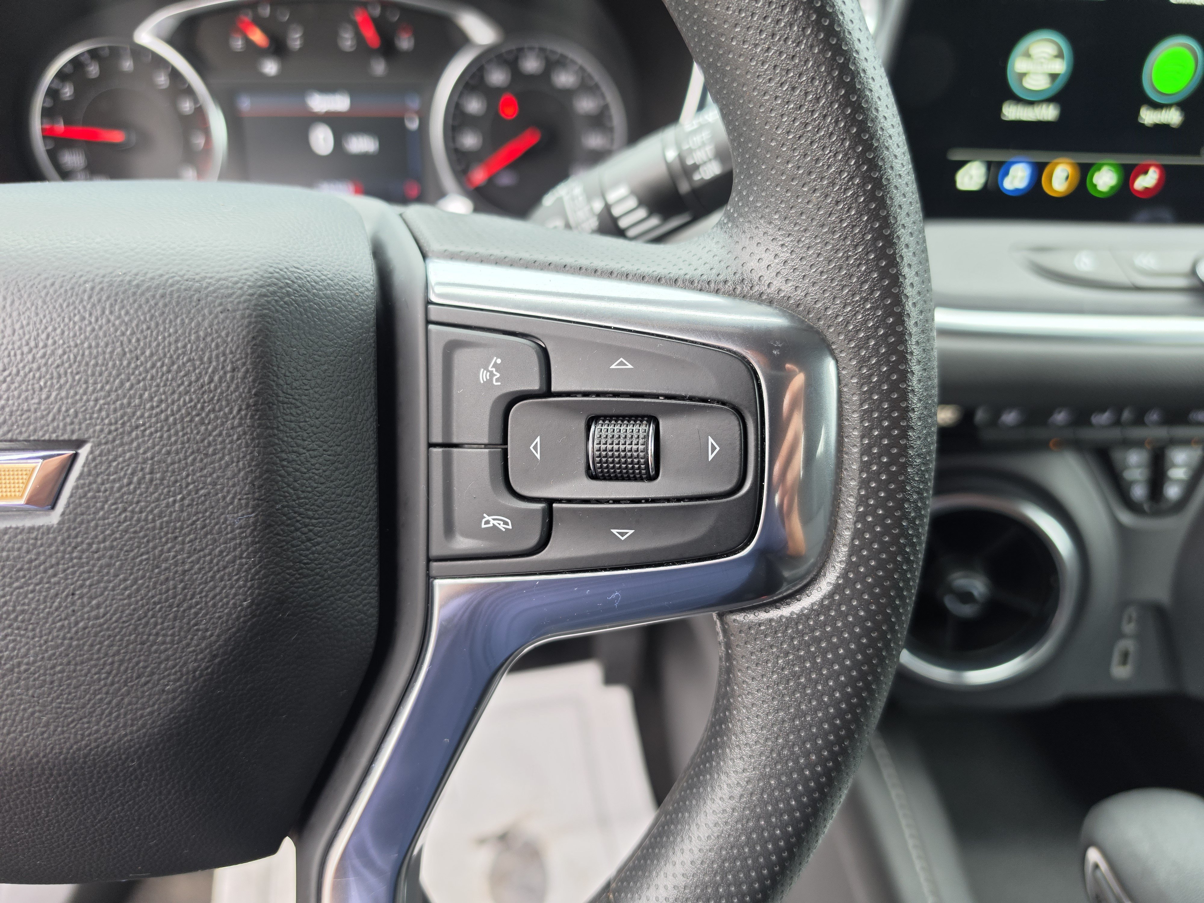 Used 2025 Chevrolet Blazer LT FWD image 32