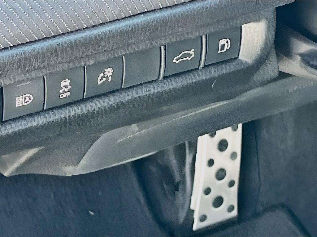 Used 2025 Toyota Camry SE FWD image 10