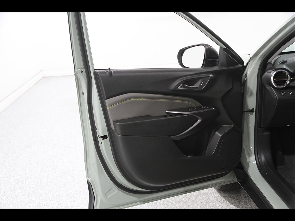 Certified 2024 Chevrolet Trax ACTIV FWD image 4