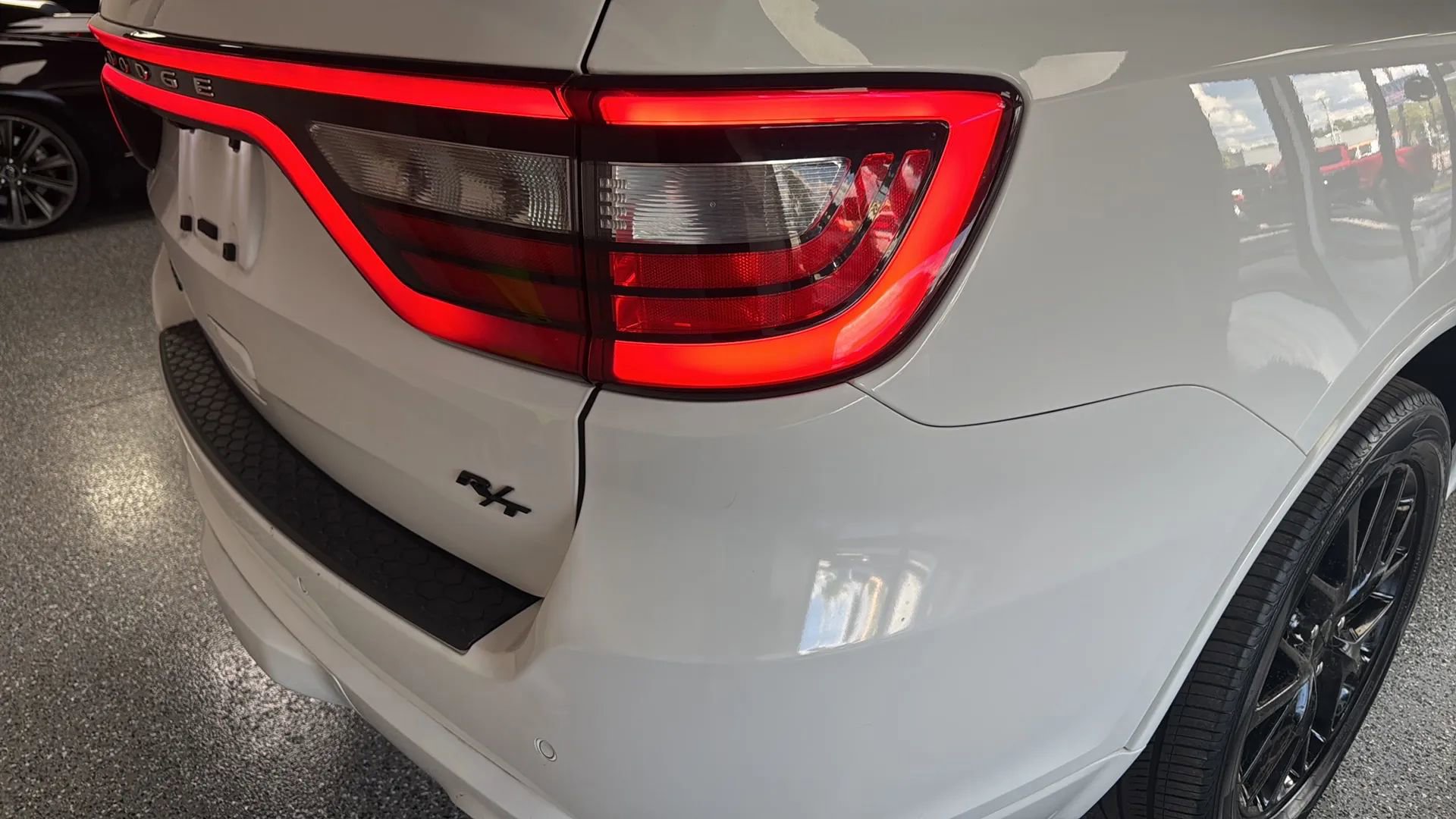 Used 2015 Dodge Durango R/T w/ Technology Group RWD image 46