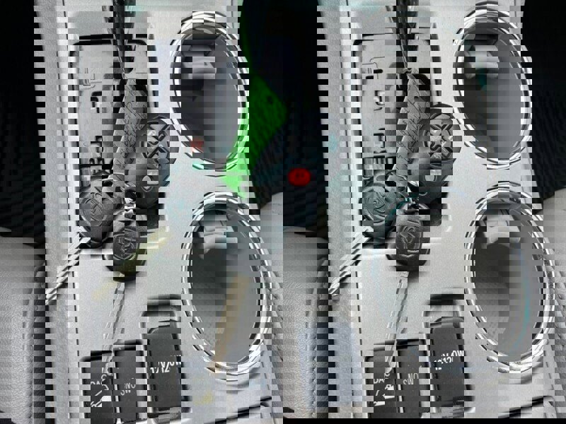 Used 2011 Toyota Highlander SE image 40