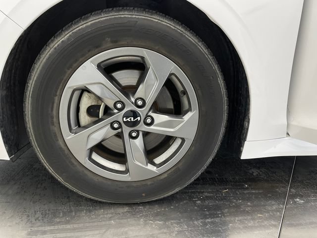 Used 2022 Kia K5 LXS FWD image 9