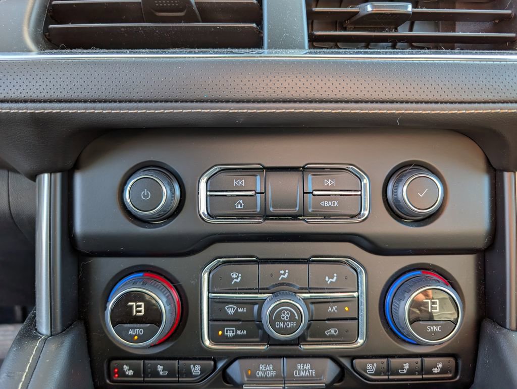 Used 2023 Chevrolet Suburban Premier image 23