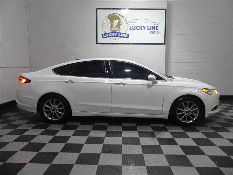 Used 2017 Ford Fusion SE w/ Fusion SE Technology Package image 6
