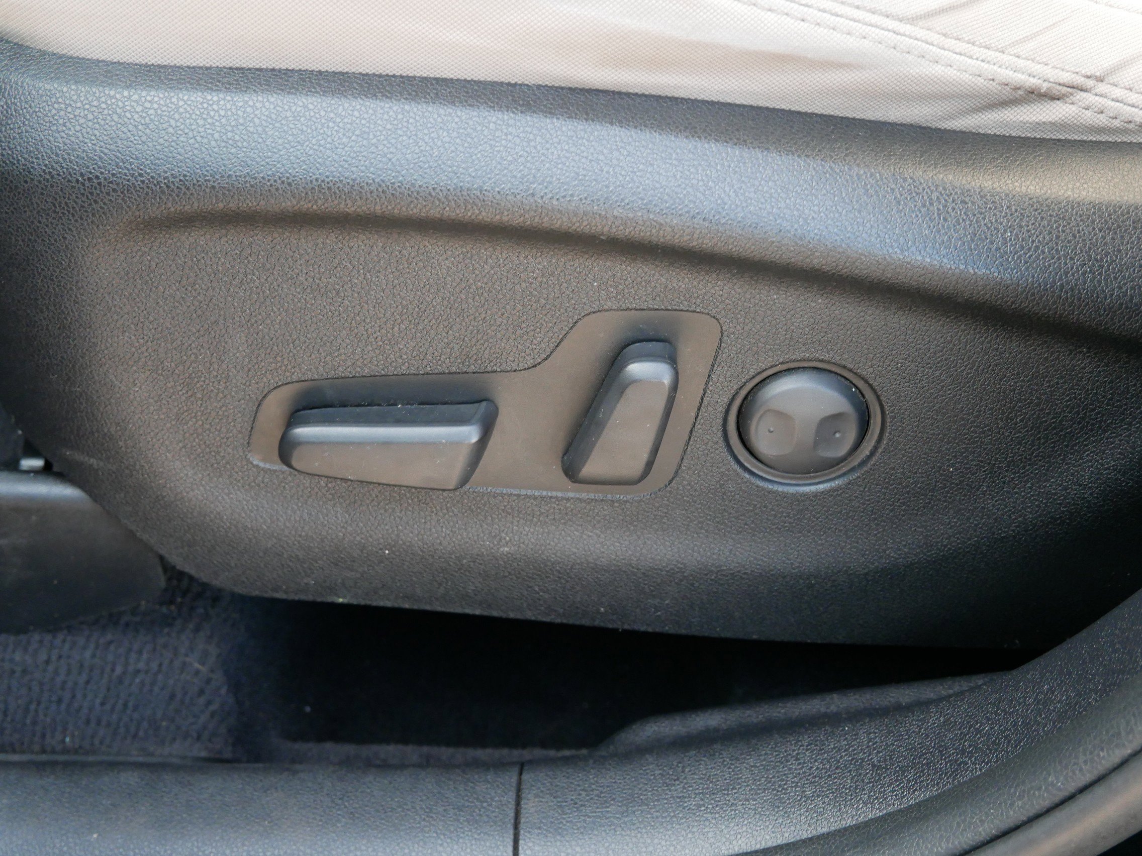 Used 2016 Kia Sorento LX w/ LX Convenience Package image 17