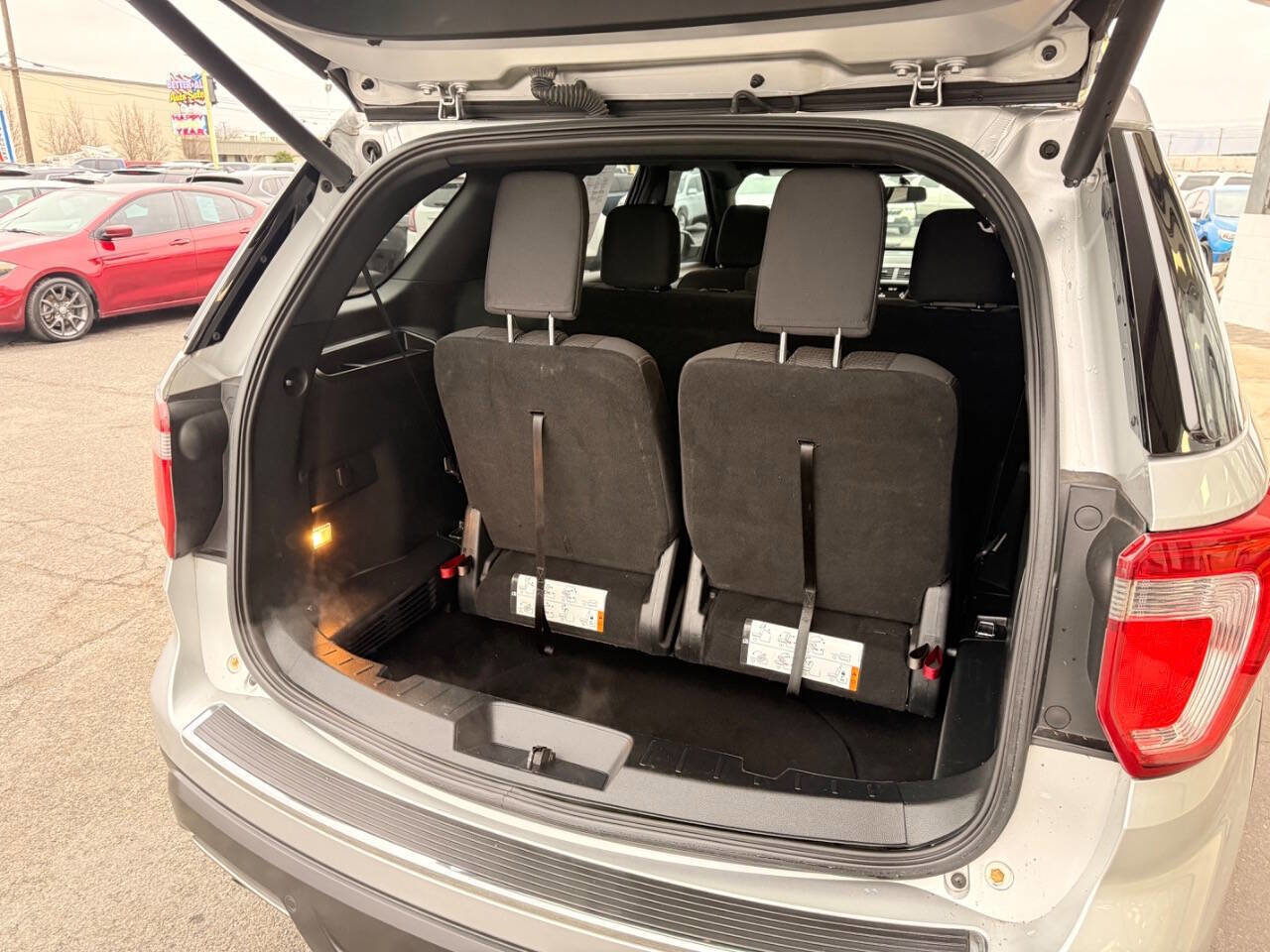 Used 2018 Ford Explorer XLT w/ Equipment Group 201A image 7