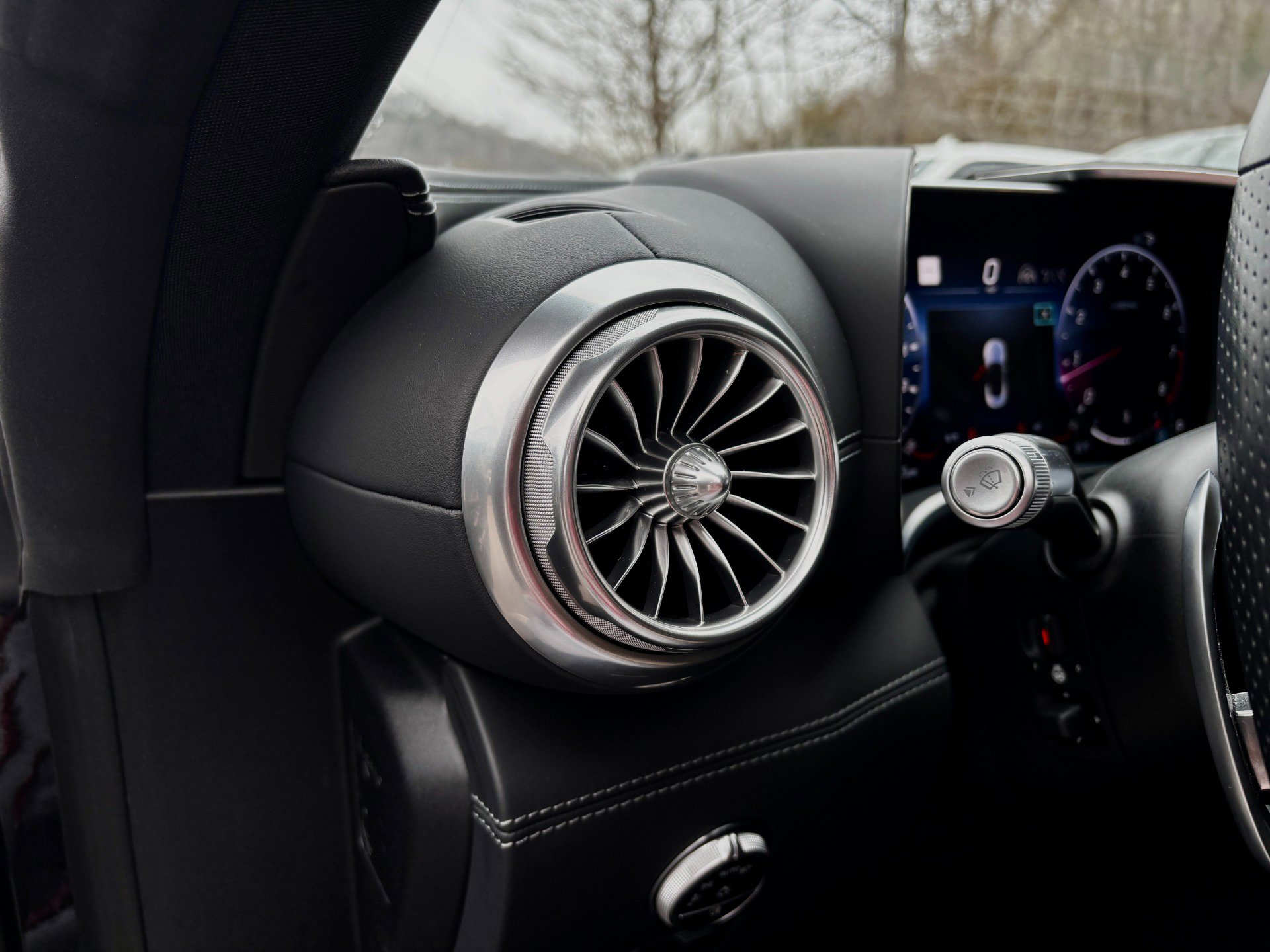 Used 2022 Mercedes-Benz SL 63 AMG 4MATIC w/ Driver Assistance Package image 16