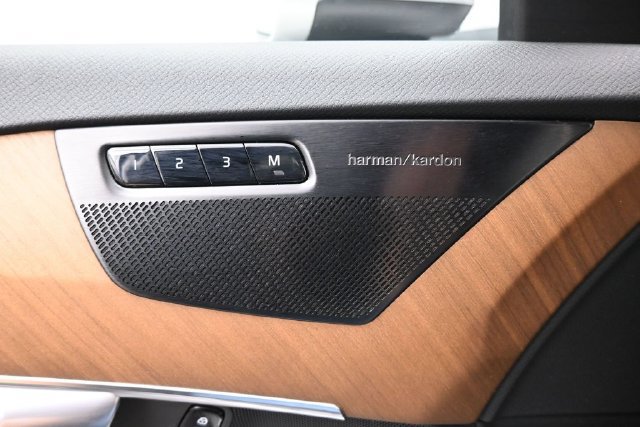 Used 2024 Volvo XC90 B6 Plus w/ Protection Package Premier AWD/4WD image 24