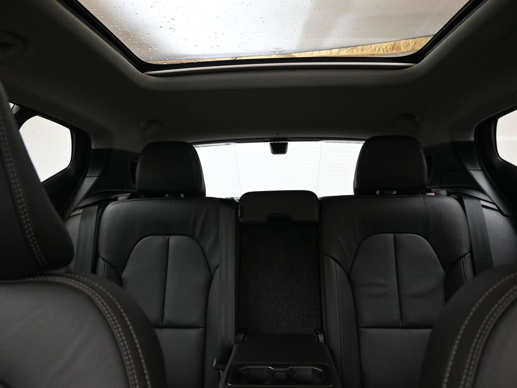 New 2026 Volvo XC40 B5 Ultra w/ Protection Package Premier image 40