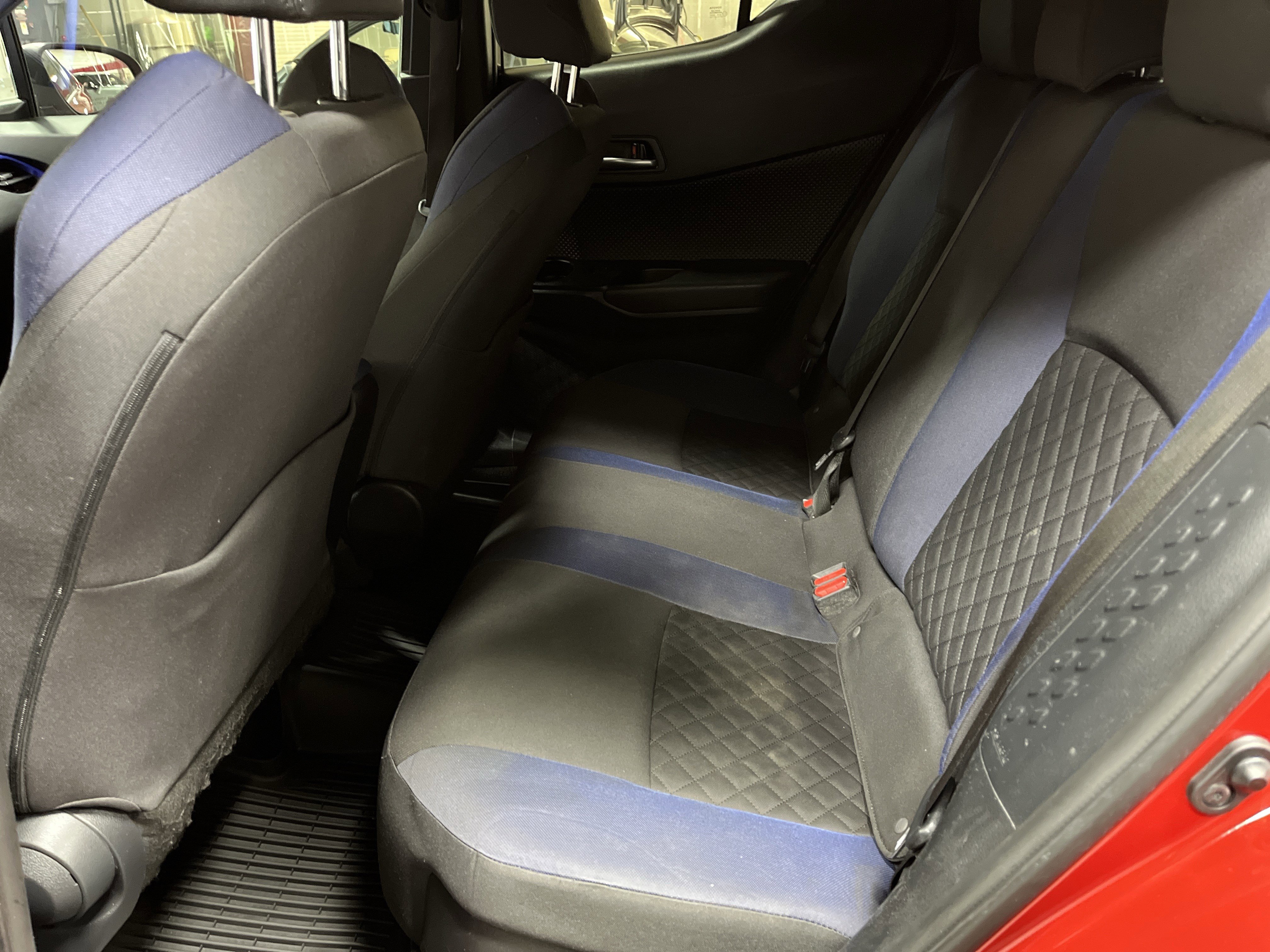 Used 2022 Toyota C-HR XLE image 29