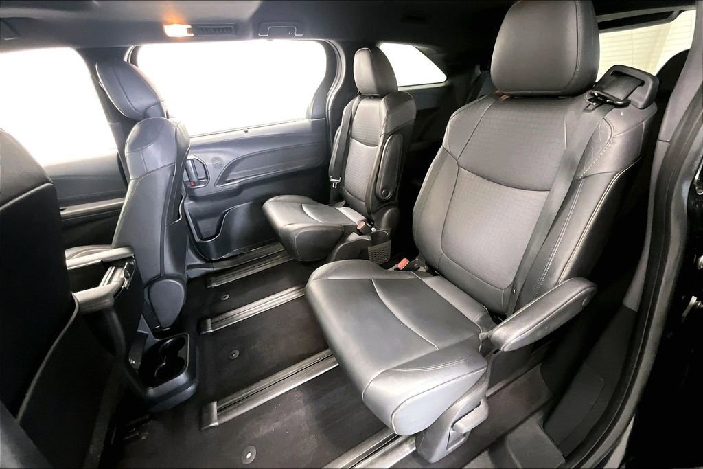 Used 2022 Toyota Sienna XLE Woodland Edition AWD/4WD image 25