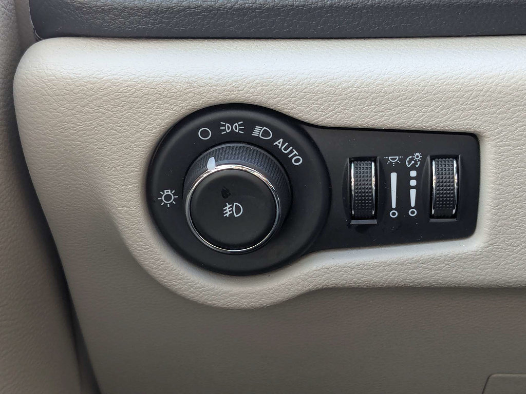 Certified 2023 Chrysler Pacifica Limited FWD image 27