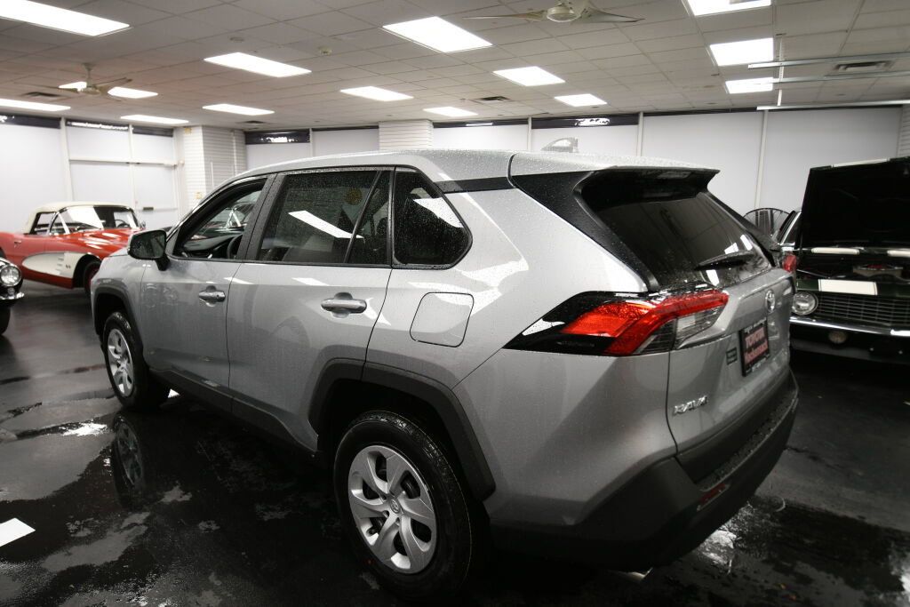 Used 2025 Toyota RAV4 LE image 5