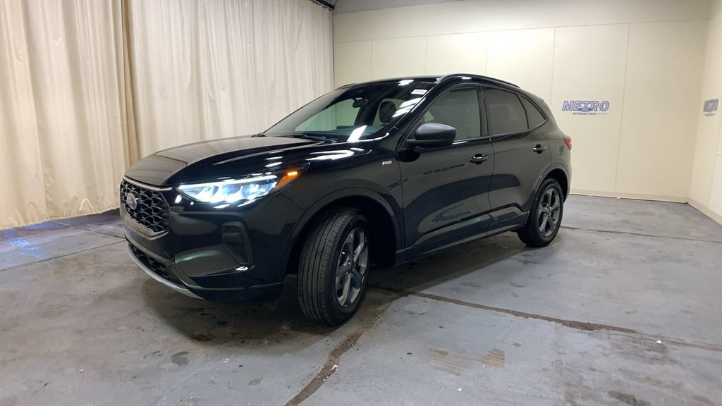 Used 2024 Ford Escape ST-Line w/ Tech Pack #1 AWD/4WD image 43