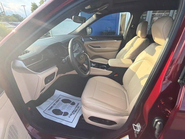 Used 2023 Jeep Grand Cherokee L Limited AWD/4WD image 15
