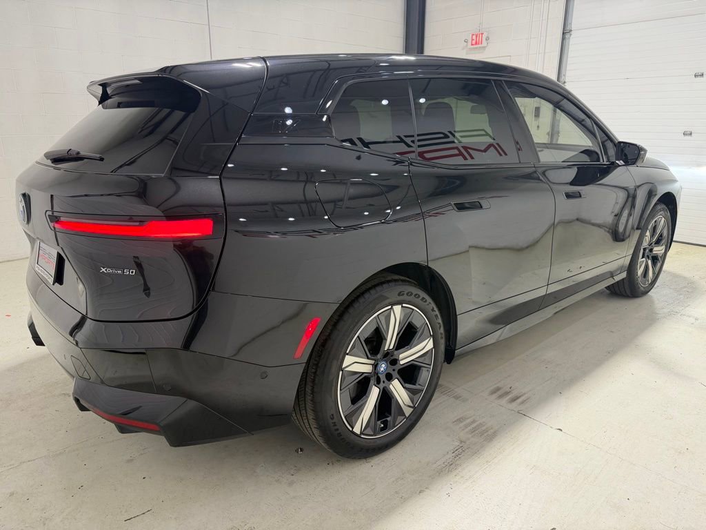 Used 2024 BMW iX xDrive50 w/ Sport Package AWD/4WD image 8