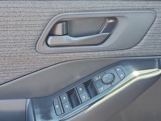 Used 2023 Nissan Rogue S AWD/4WD image 25