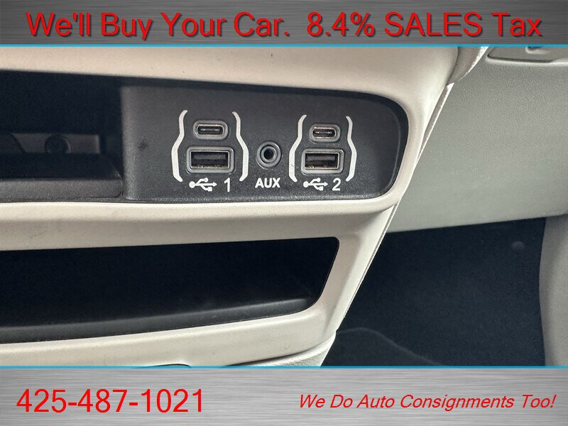Used 2022 Chrysler Voyager LX FWD image 13
