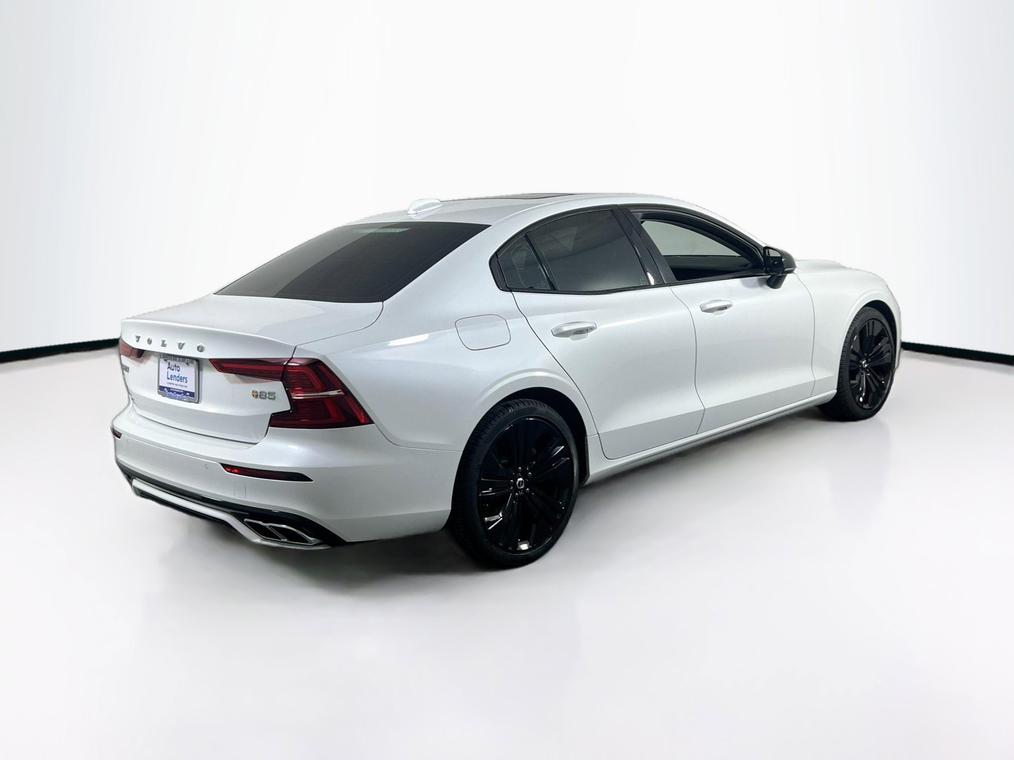 Used 2022 Volvo S60 B5 Momentum w/ Premium Package image 5