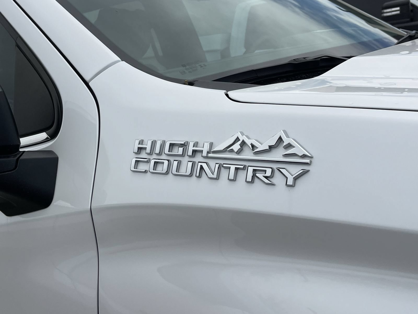 Used 2024 Chevrolet Silverado 1500 High Country w/ Technology Package AWD/4WD image 5