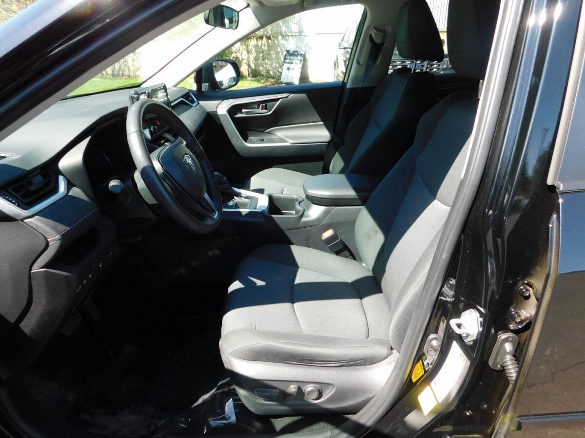 Used 2024 Toyota RAV4 XLE image 8