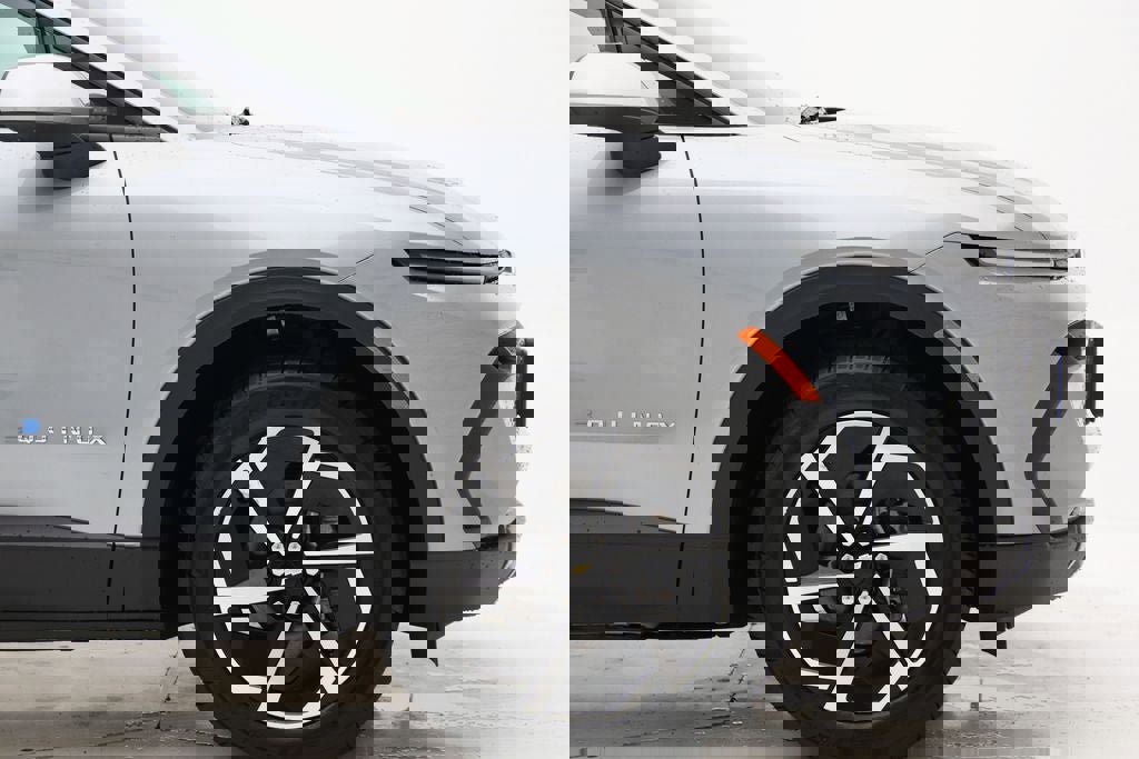 Used 2026 Chevrolet Equinox EV LT w/ Comfort Package image 4