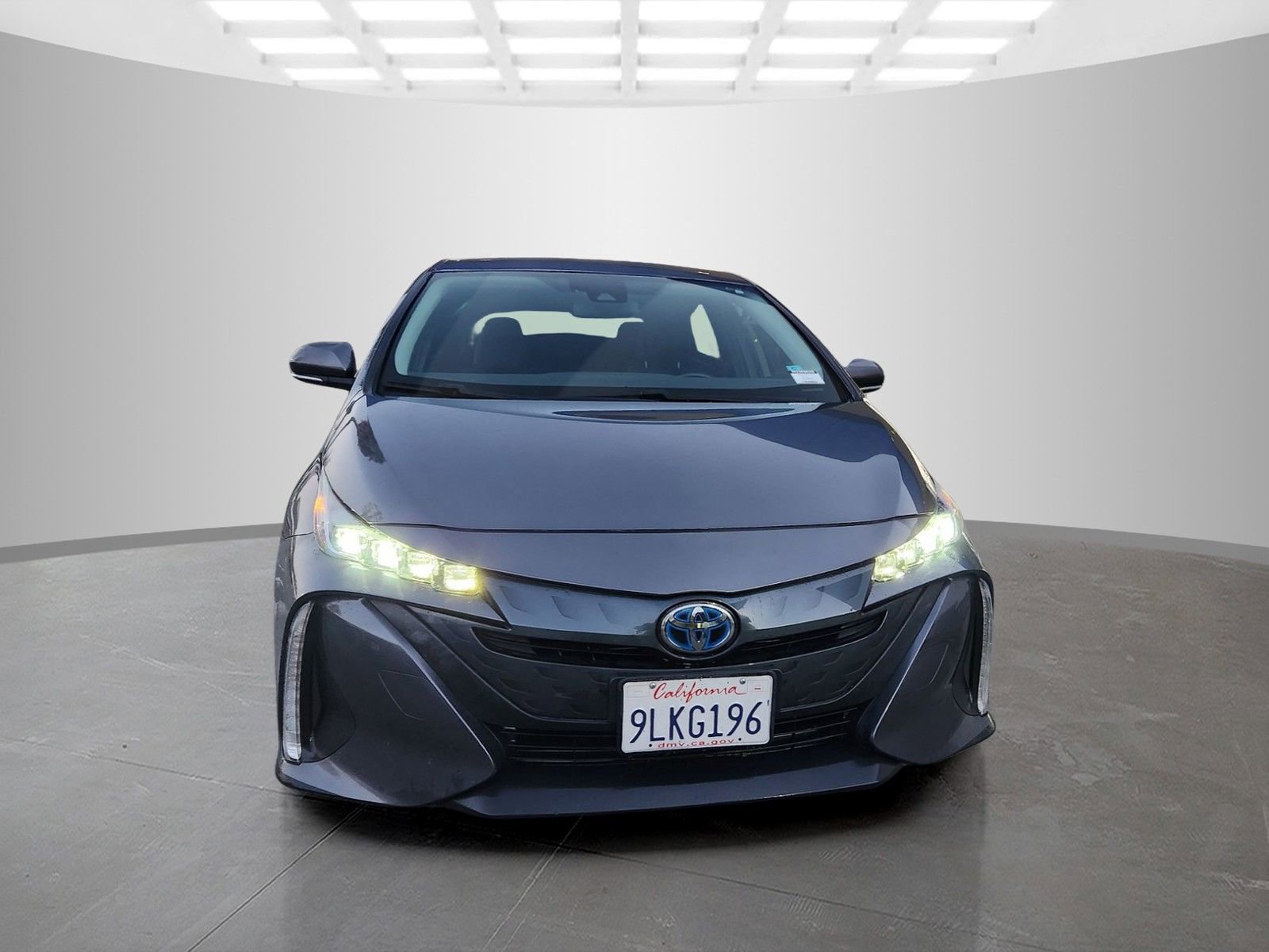 Used 2021 Toyota Prius Prime XLE image 2