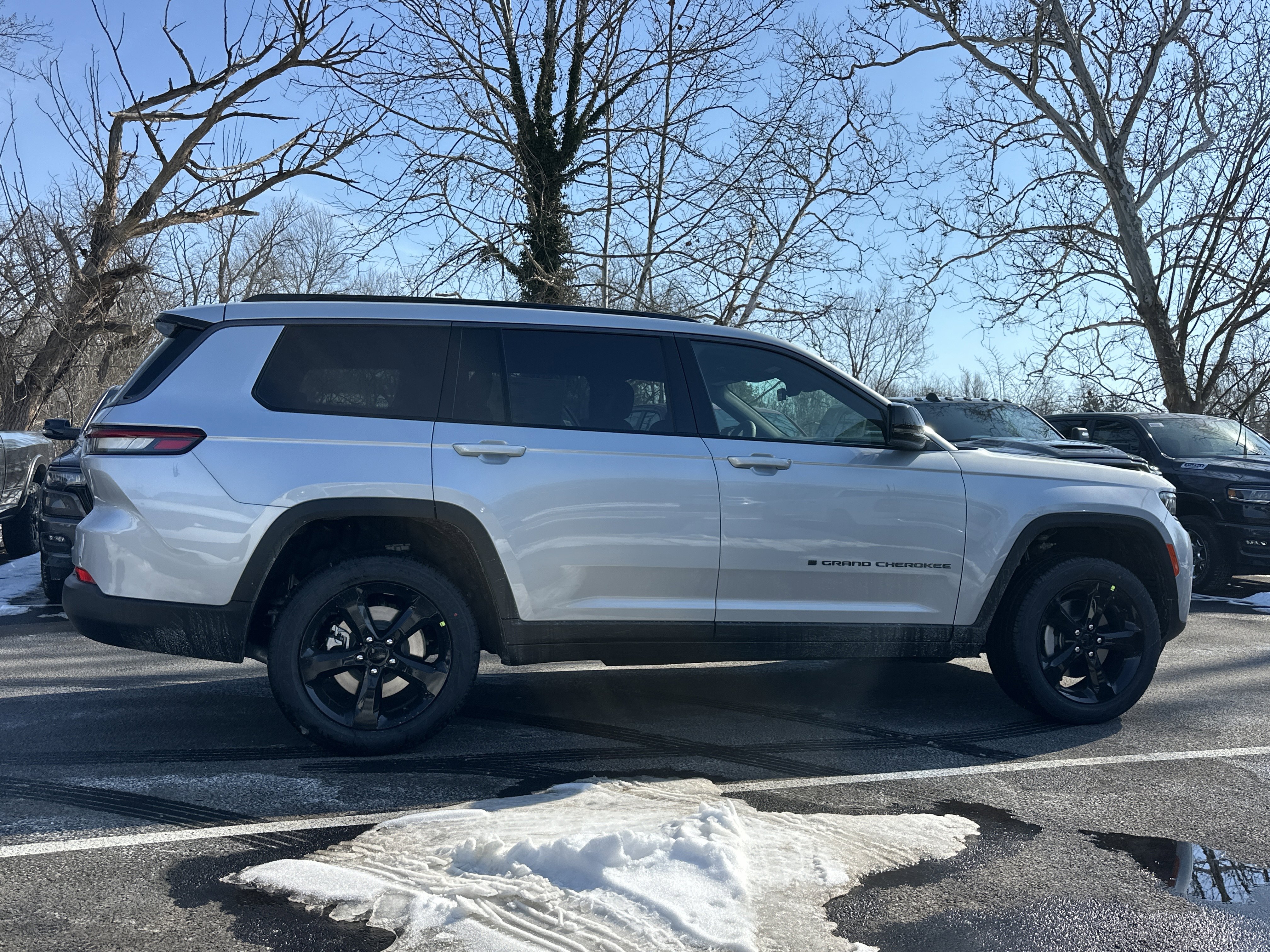 New 2026 Jeep Grand Cherokee L Limited w/ Limited Altitude Package image 21
