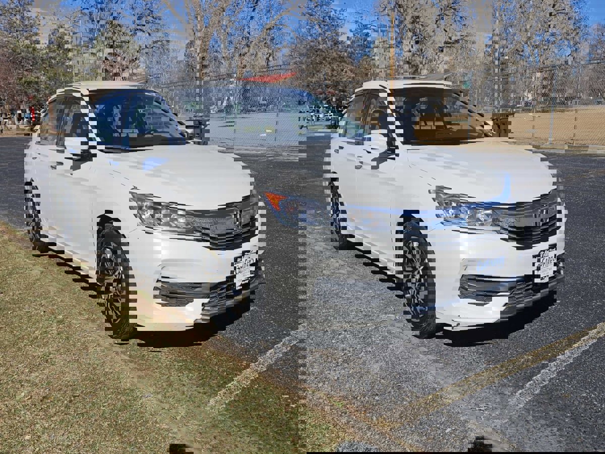 Used 2017 Honda Accord LX image 7