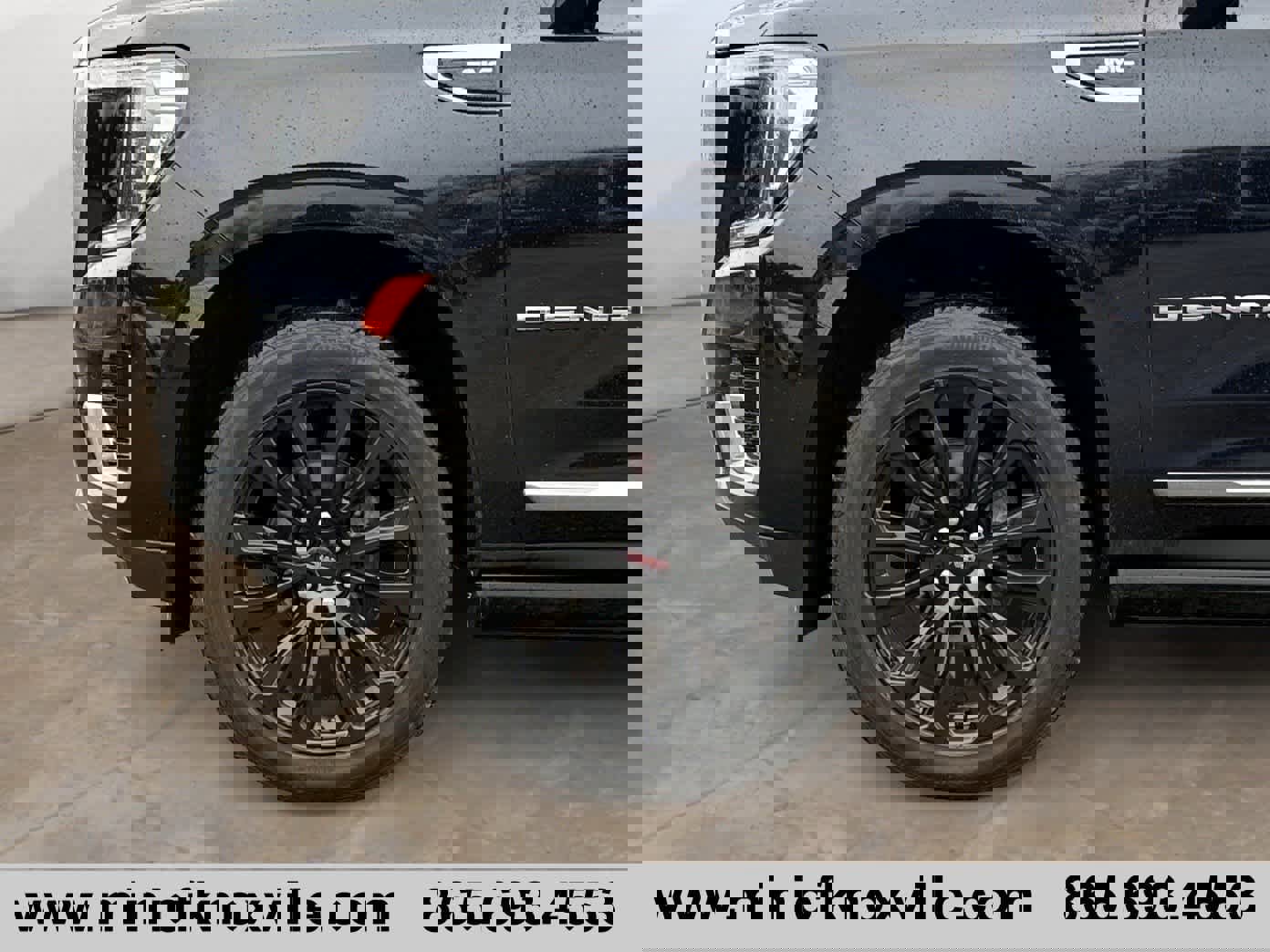 Used 2021 GMC Yukon XL Denali w/ Denali Premium Package image 9