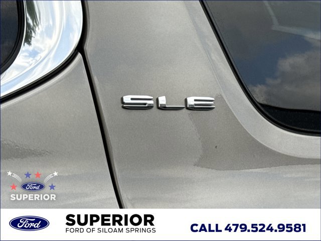 Used 2023 GMC Acadia SLE w/ Driver Convenience Package FWD image 17