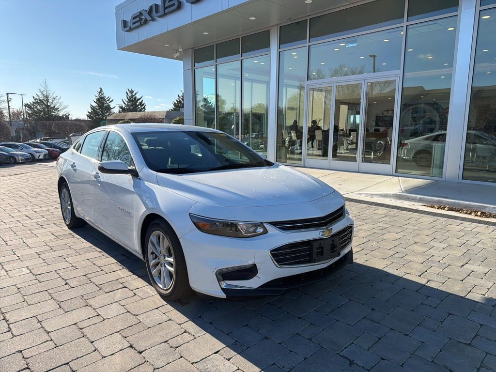 Used 2018 Chevrolet Malibu LT image 2
