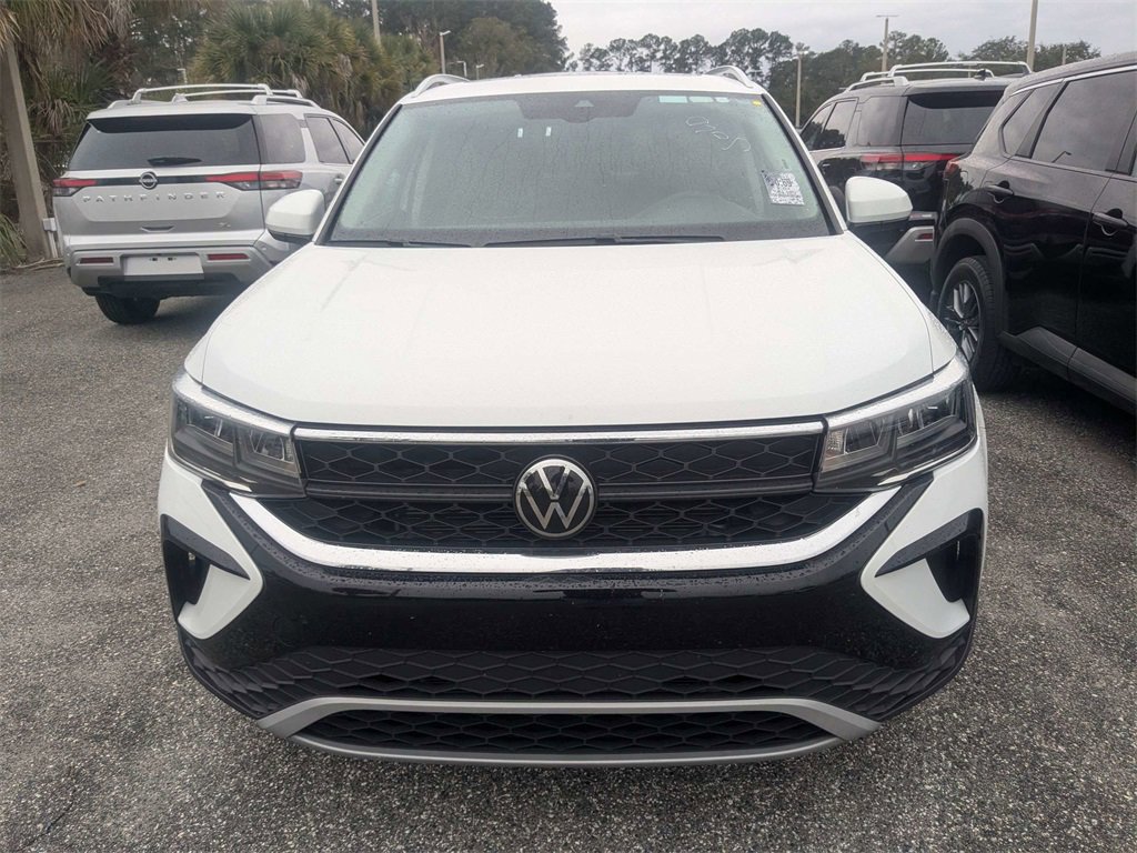 Used 2024 Volkswagen Taos SE image 2