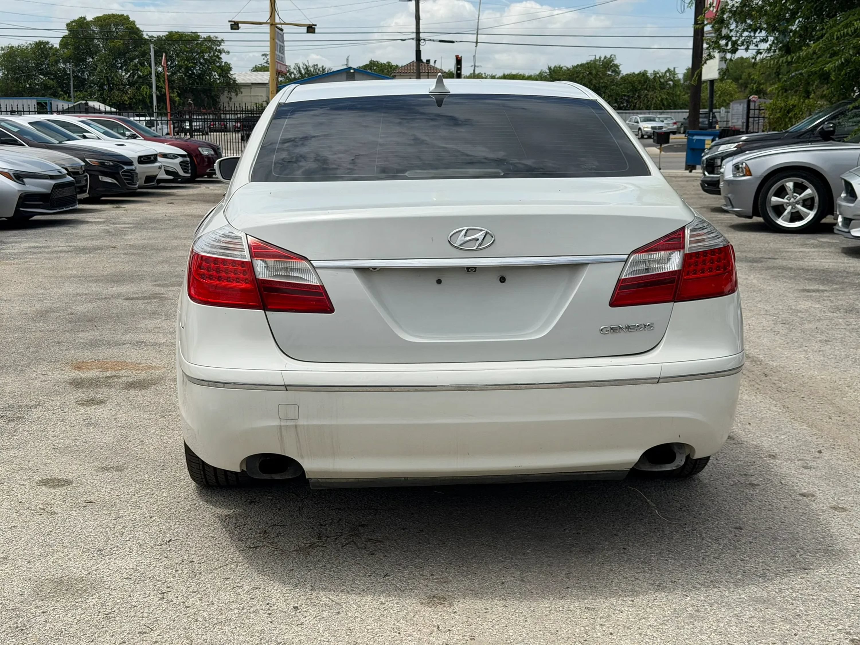 Used 2013 Hyundai Genesis 3.8 w/ Premium Pkg RWD image 8