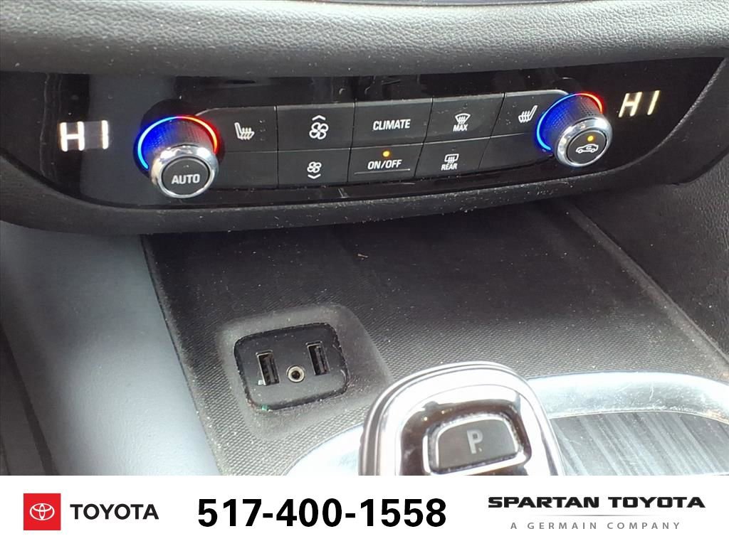 Used 2018 Buick Enclave Essence image 25