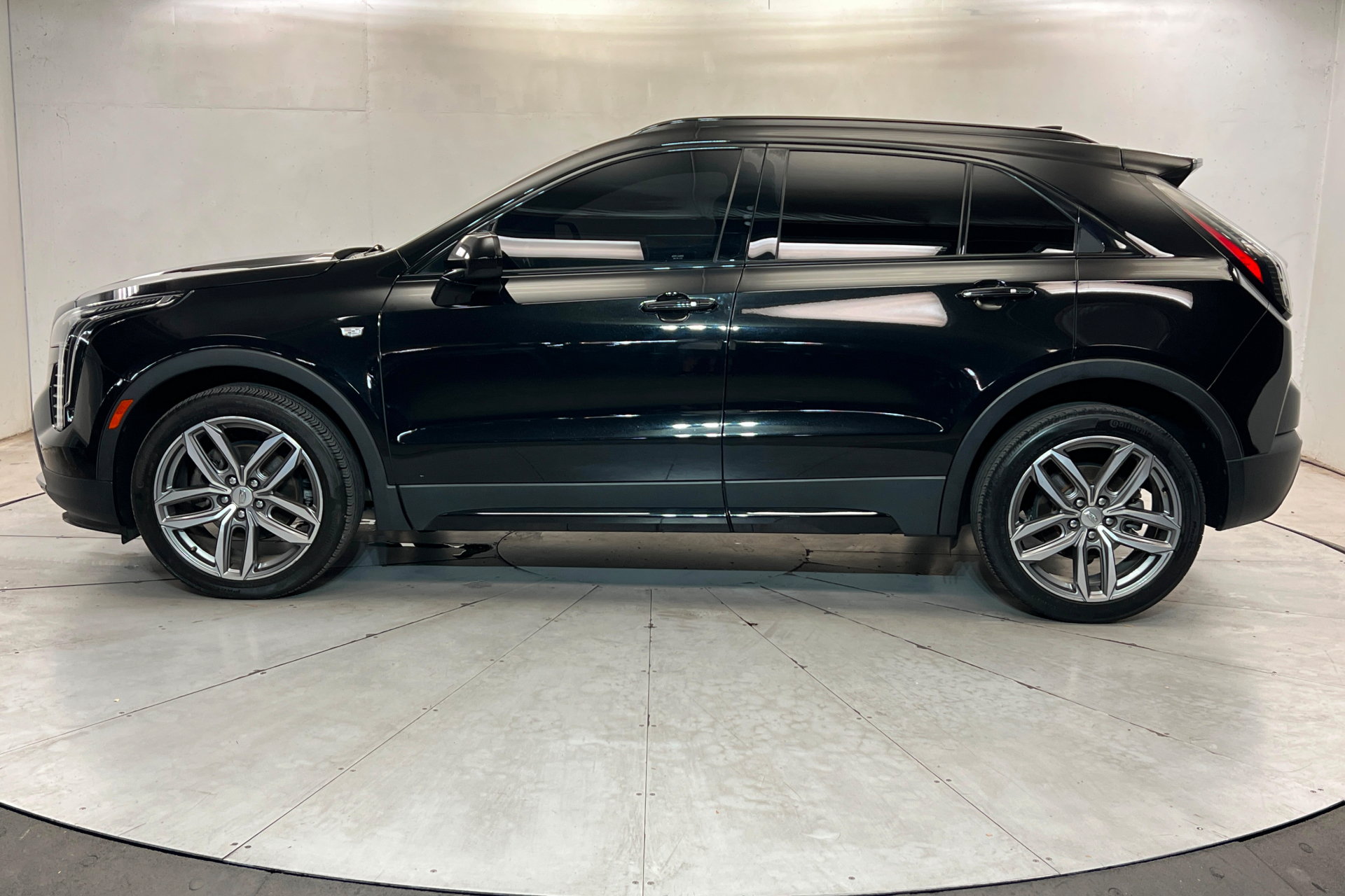 Used 2019 Cadillac XT4 Sport FWD image 2