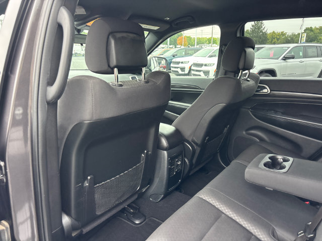 Used 2019 Jeep Grand Cherokee Laredo AWD/4WD image 26