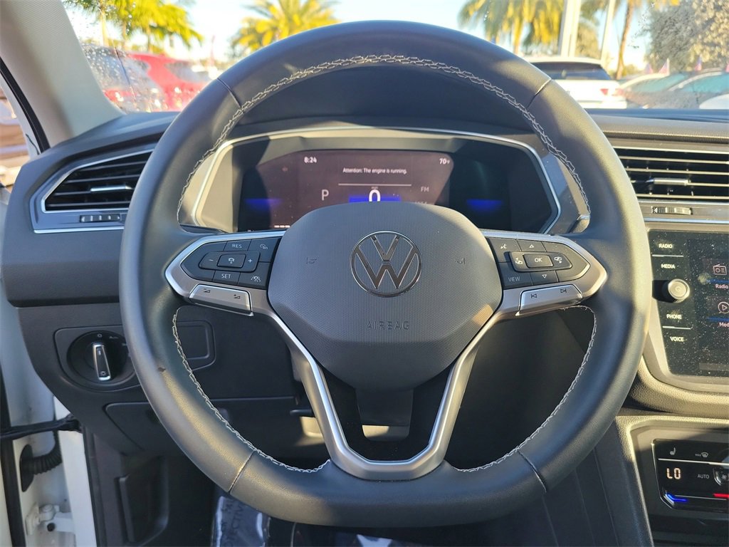 Used 2022 Volkswagen Tiguan SE image 17