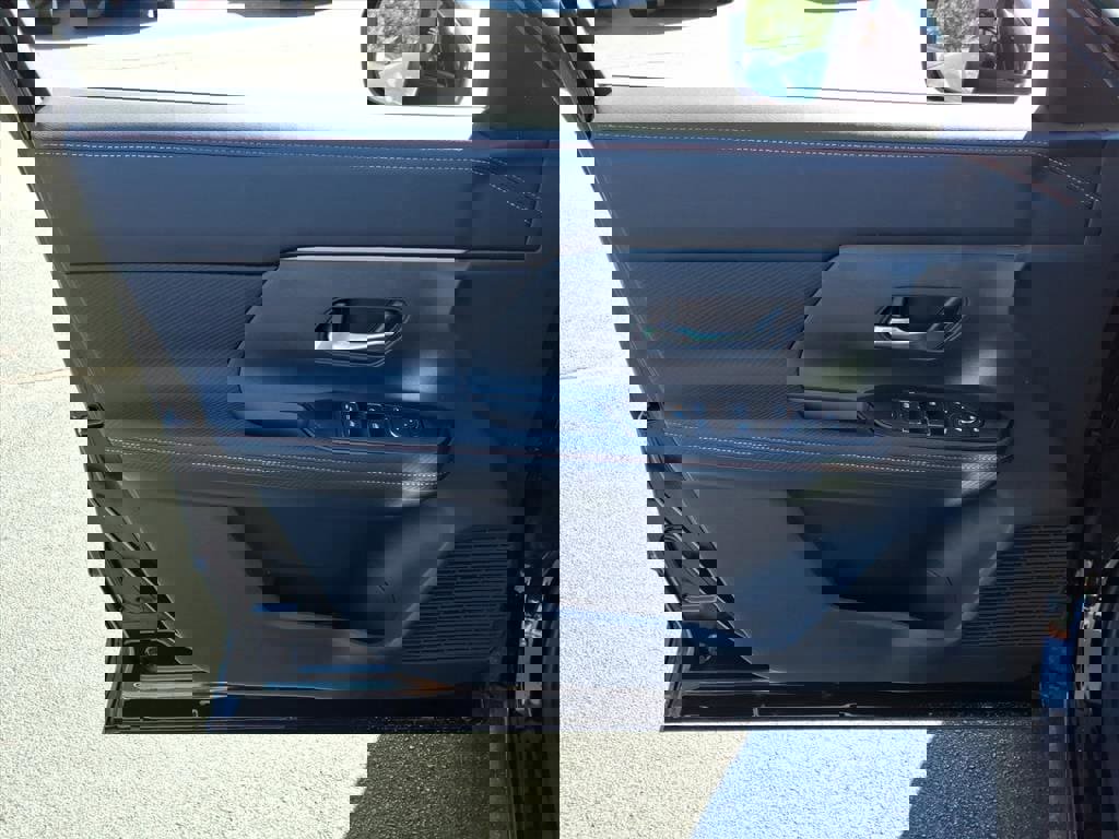 New 2026 Nissan Kicks SR w/ SR Premium Package image 7