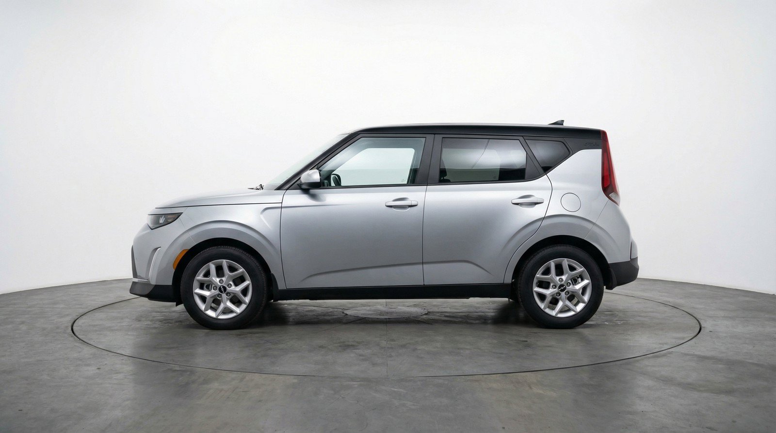 Used 2025 Kia Soul LX w/ LX Technology Package FWD image 5