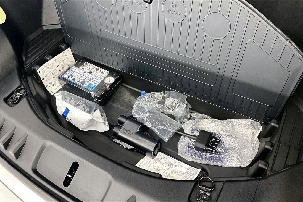 Used 2025 Ford F150 Lightning Lariat image 35