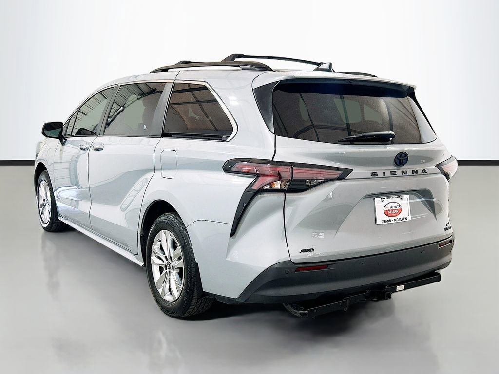 Used 2023 Toyota Sienna XLE Woodland Edition image 6