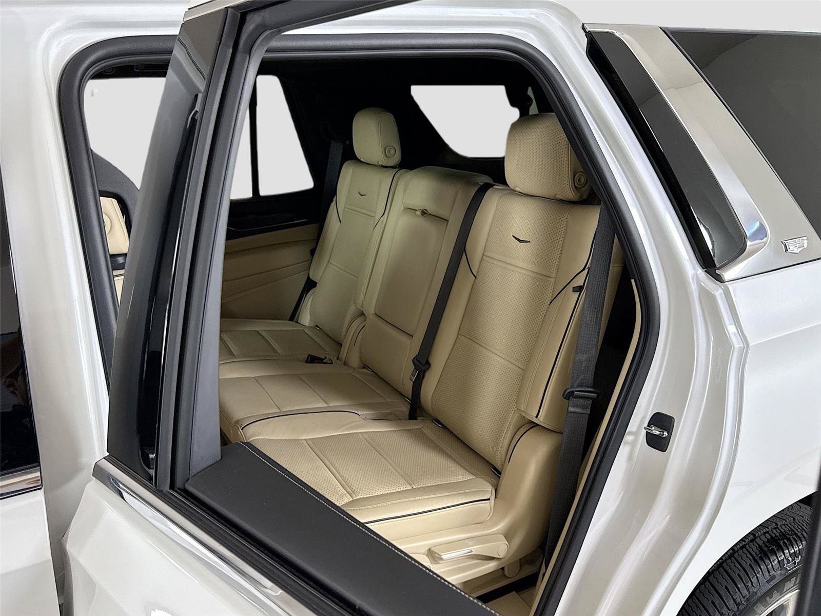 Used 2021 Cadillac Escalade Premium Luxury AWD/4WD image 26