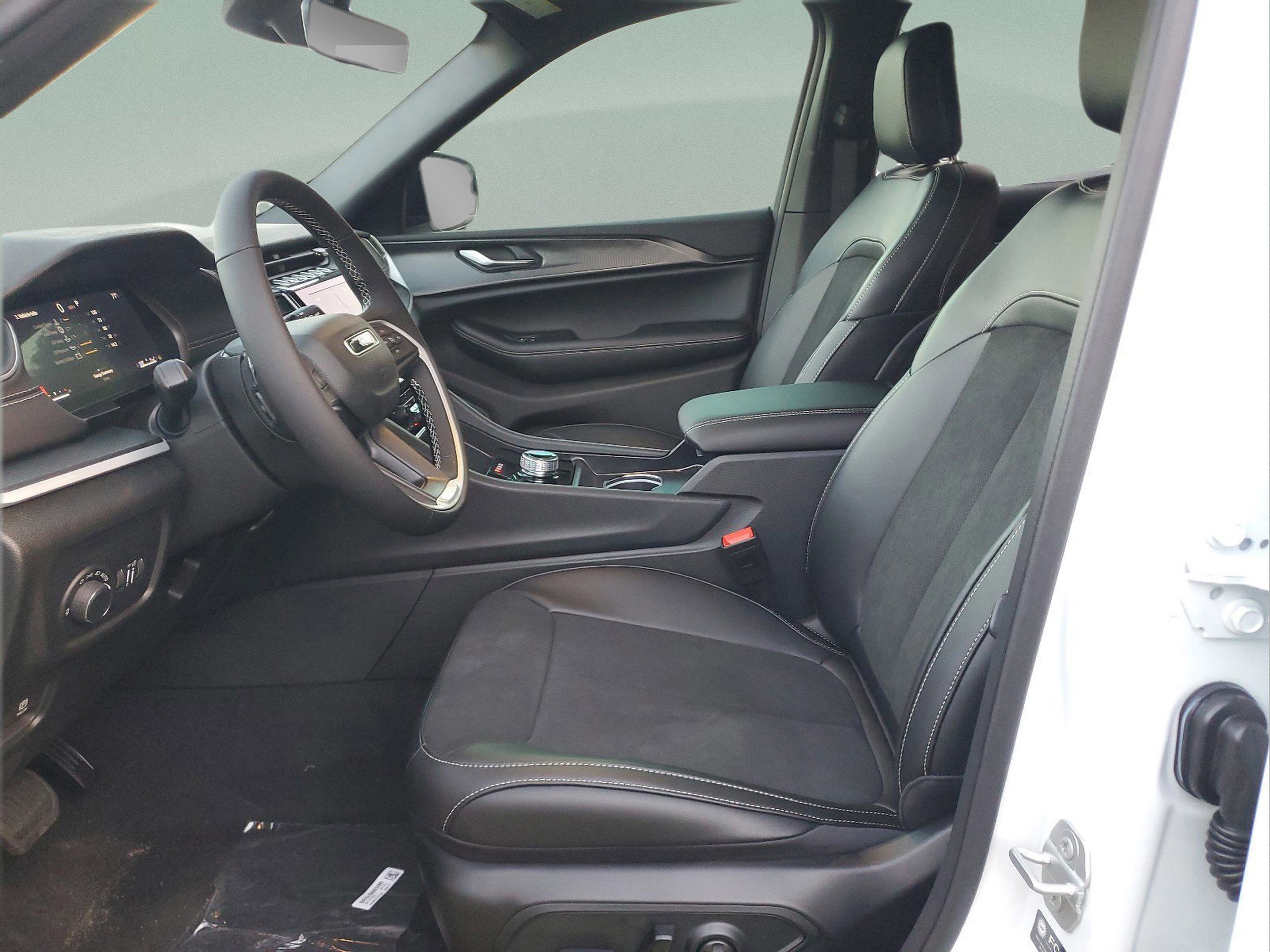 New 2025 Jeep Grand Cherokee L Altitude image 20