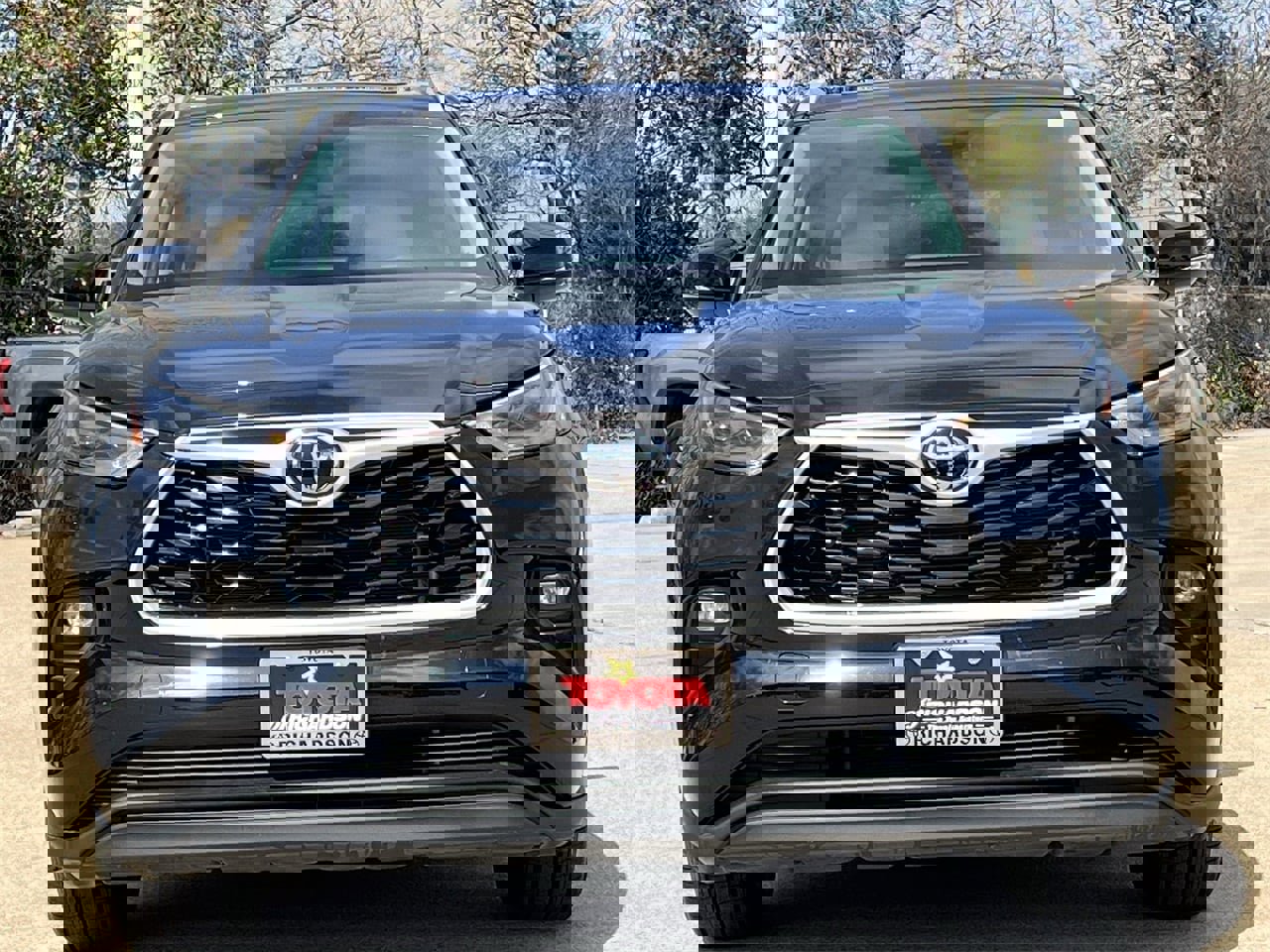 Used 2023 Toyota Highlander XLE image 7