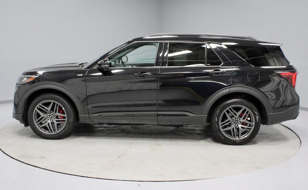 Certified 2025 Ford Explorer ST-Line w/ ST-Line Street Pack image 9