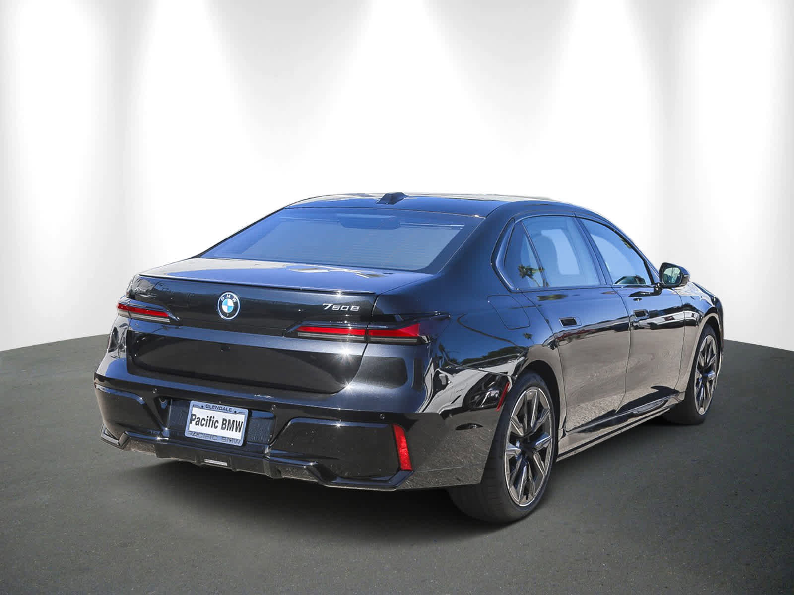 Used 2026 BMW 750e xDrive 750e xDrive w/ Premium Package image 6