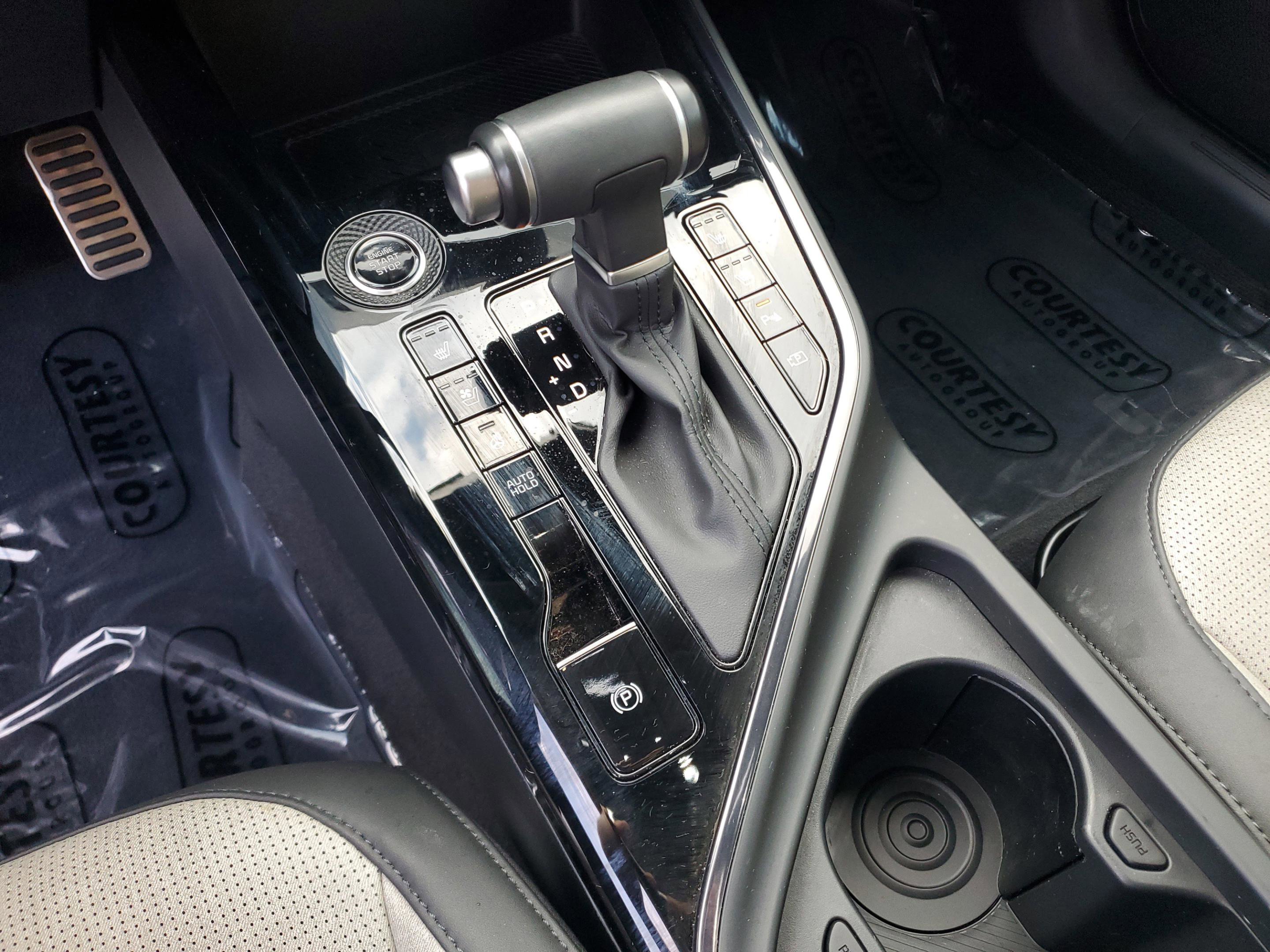Certified 2024 Kia Niro SX Touring image 27
