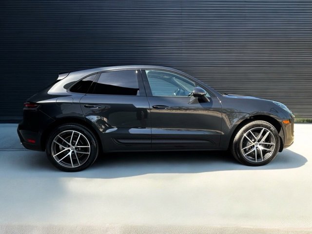 Certified 2025 Porsche Macan image 8
