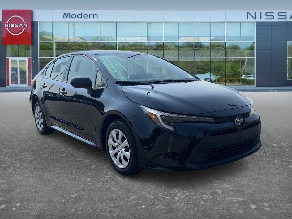 Used 2024 Toyota Corolla LE FWD image 3